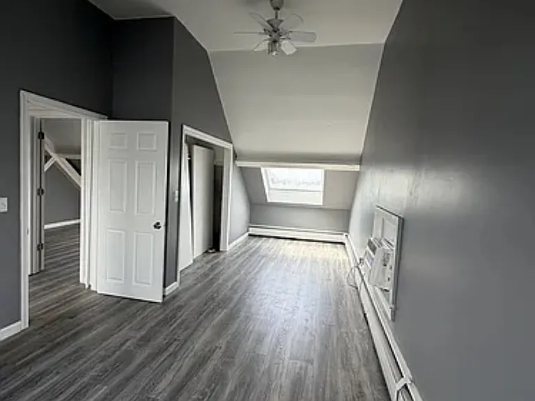 870 Pine St — Photo 5