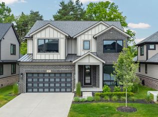54877 Camden Ct, Utica, MI