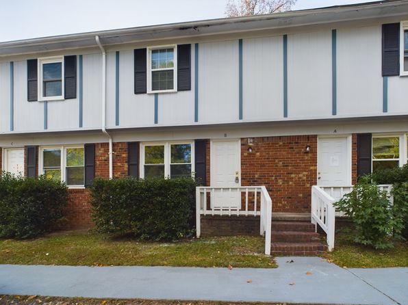 630 Eastview Ct APT C