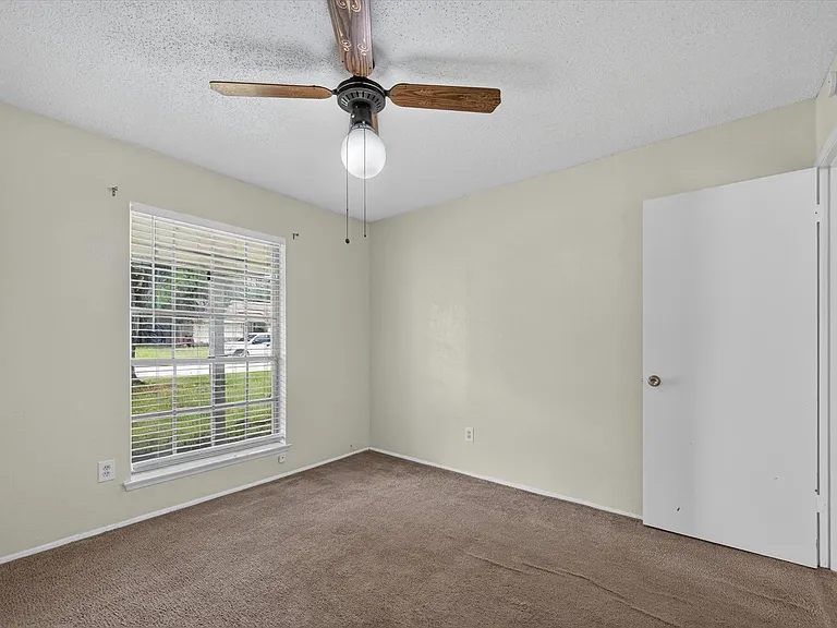 2026 Wedgewood Ln — Photo 11