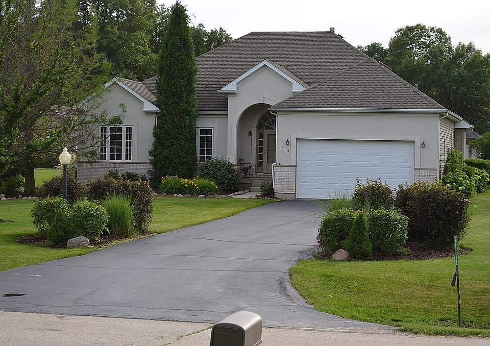 1st image of 17115 Fieldstone Dr