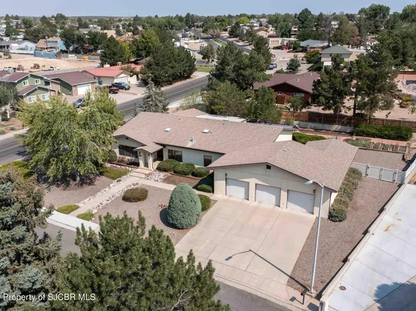 5900 Briarwood Cir, Farmington, NM 87402
