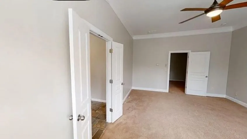 3 bed, 2.5 bath, 1860 sqft, $2,480 — Photo 2