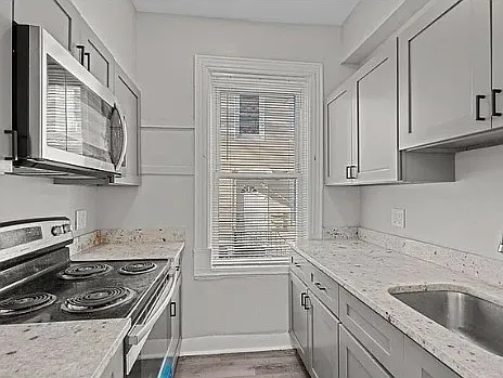 3 bed, 1300 sqft, $2,450 — Photo 3