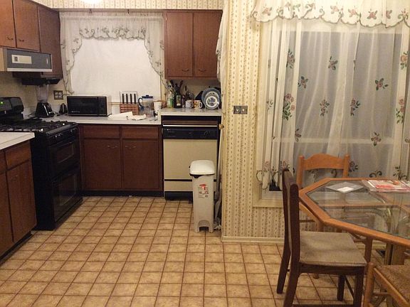 5th image of 1127 Hermitage Cir