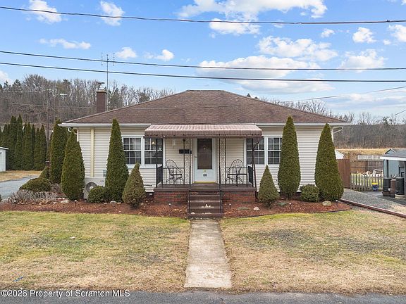 2nd image of 836 Woodlawn Ave