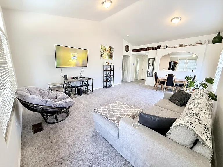 524 Darren Way — Photo 4