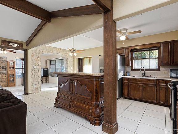 5th image of 2708 Iris Ave