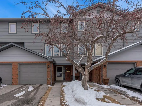 64 Woodacres Cres SW #16, Calgary, AB T2W 4V6