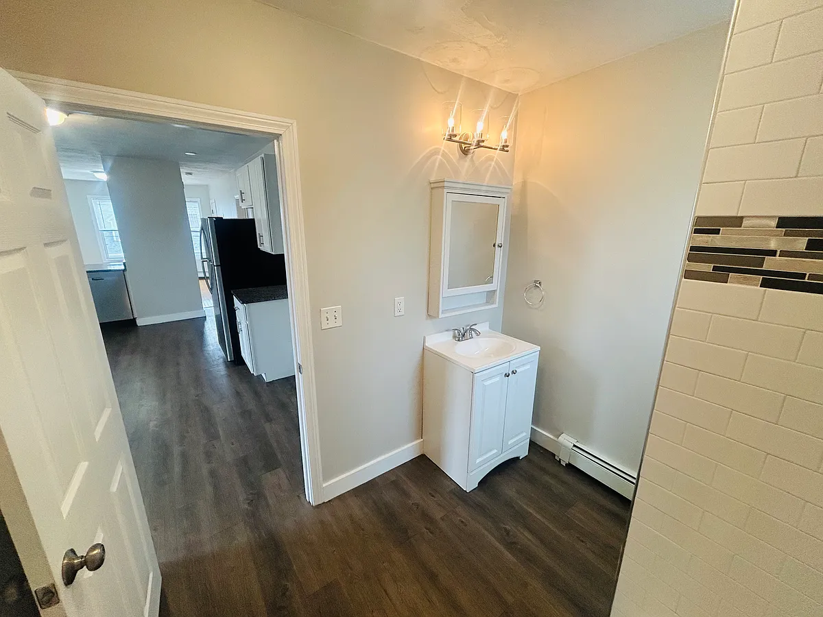 Building Photo - 30 Tweed St #2