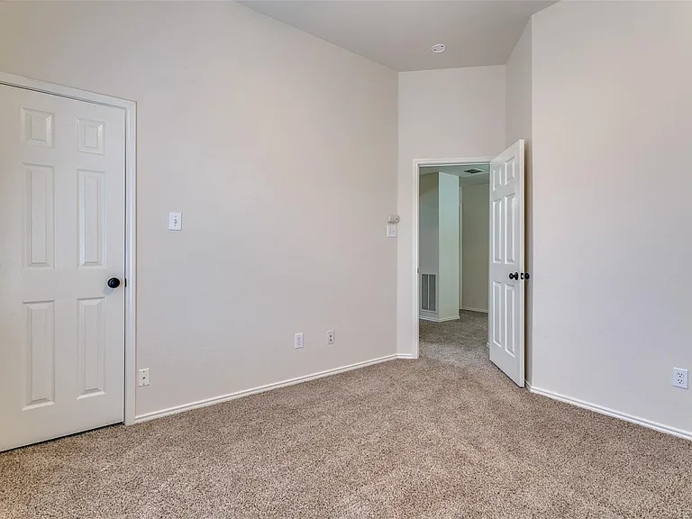 1649 Bennington Dr — Photo 13