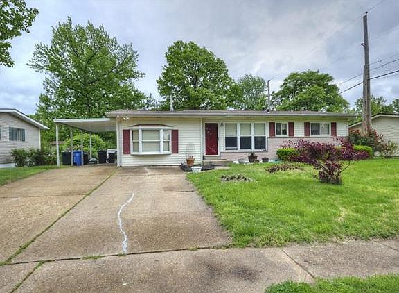 2nd image of 890 Gladiola Dr