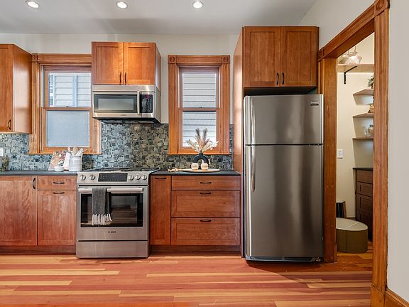 4th image of 9 Varney St #2