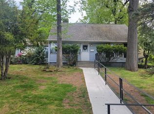 209 Crest Dr, Paramus, NJ 07652