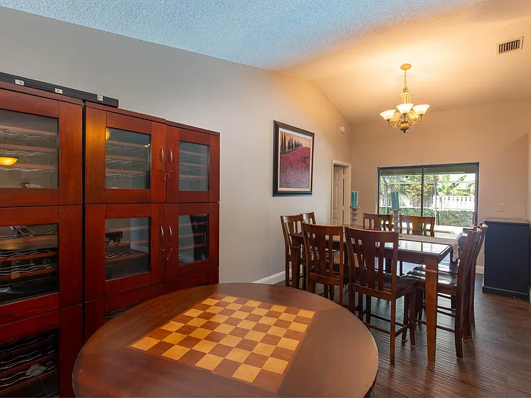 1123 Northumberland Ct — Photo 8
