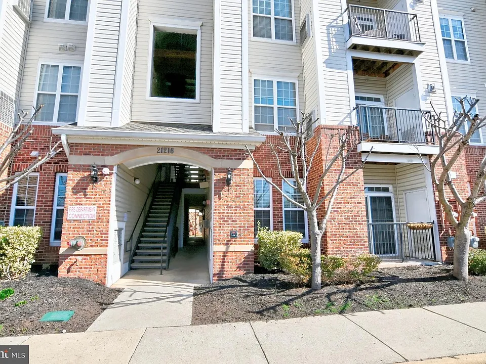 21216 McFadden Sq #108