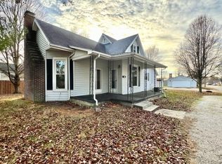 445 Locust St, Hope, IN 47246