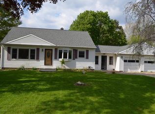 1637 Yorkleigh Dr, Lansing, MI 48906