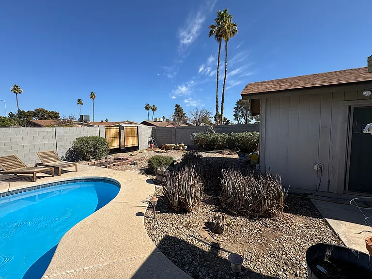 2058 E Fremont Dr — Photo 24