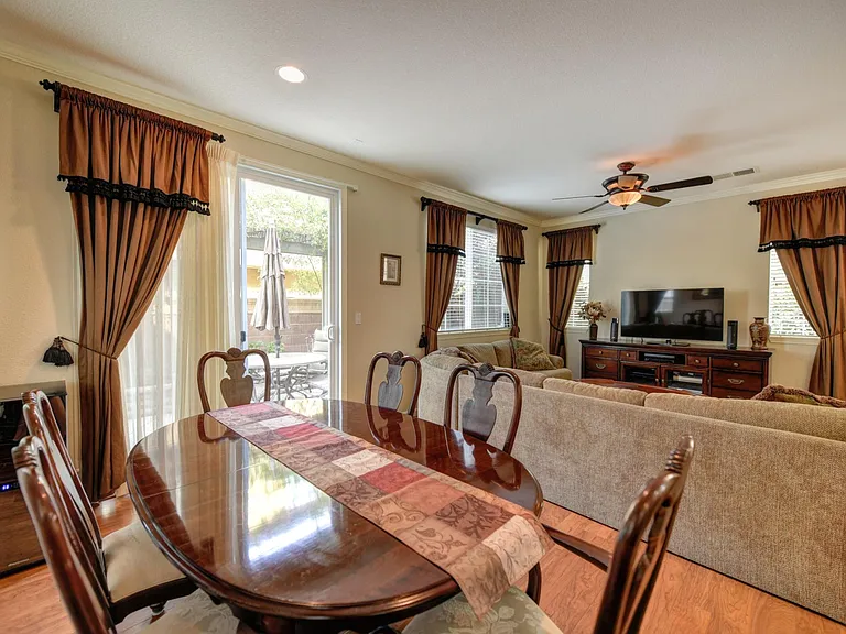 living/dining room
