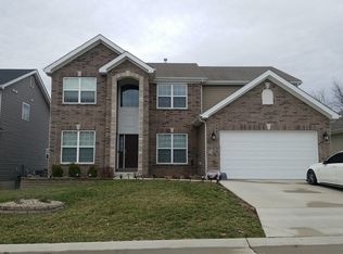 1717 Ridgeway Trl, Fenton, MO 63026
