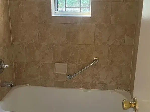 22-04 Collier Avenue image 3 of 7