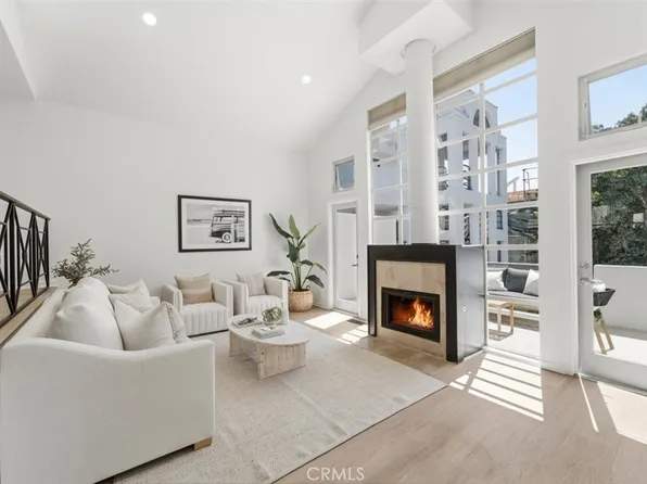 721 3rd St, Hermosa Beach, CA 90254