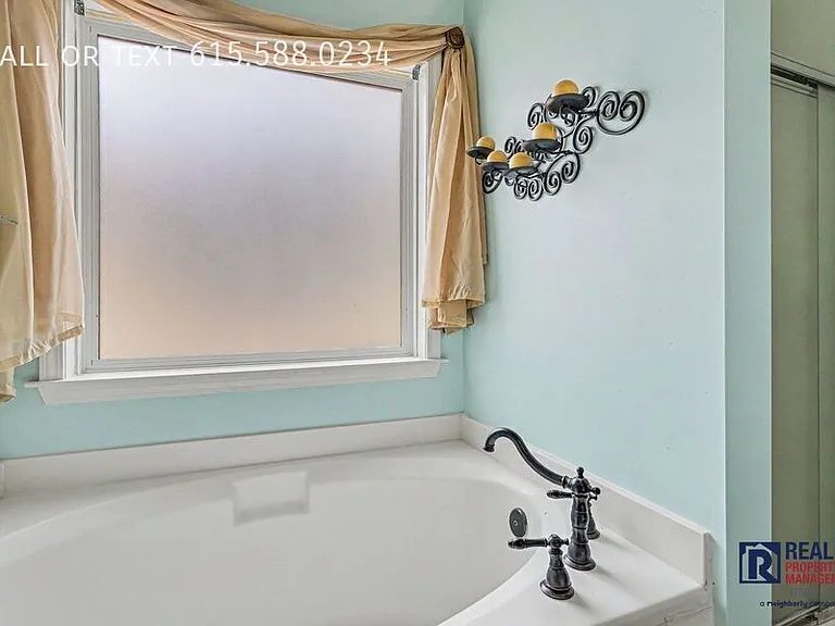 2804 Scoville Ln — Photo 12