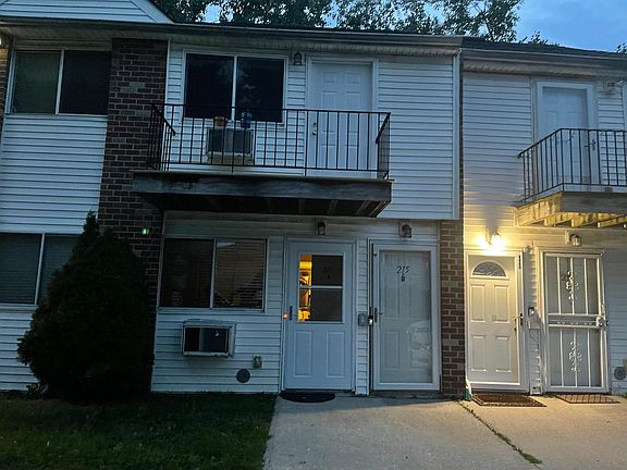 4th image of 215 Maple Pkwy #B