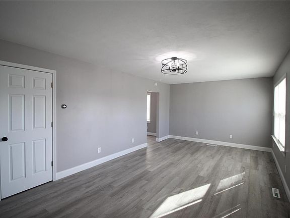 4th image of 2908 National Ave