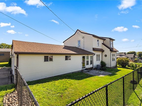 4th image of 3741 Woodlawn Way