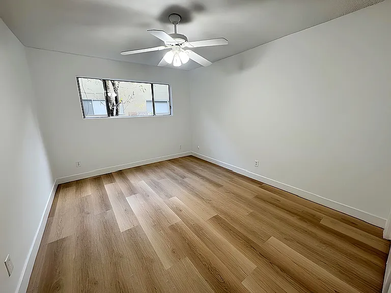 5032 Maplewood Ave #103 — Photo 8