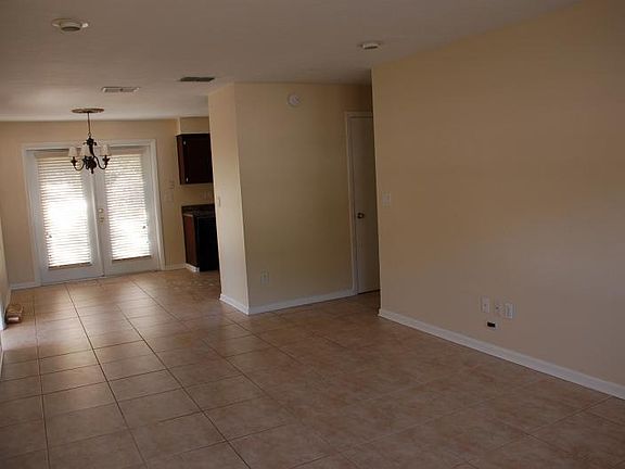 4th image of 554 Carey Pl