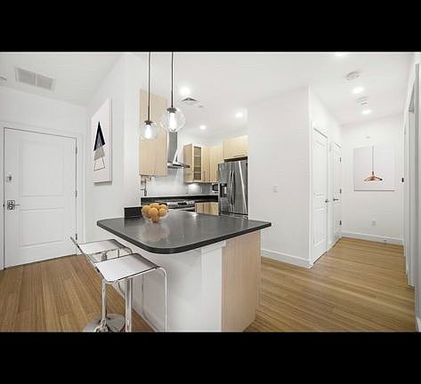 4th image of 152 Old Colony Ave Unit 7