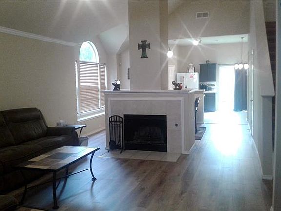 3rd image of 621 Crystal Brook Dr