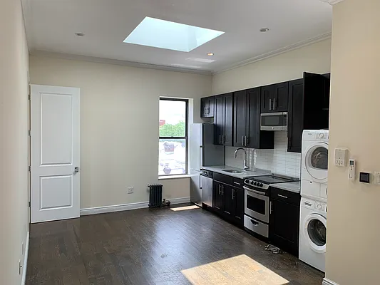 Rented by Avenues Real Estate | media 18