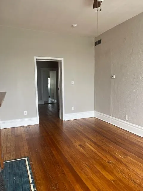 1 bed, 900 sqft, $1,150 — Photo 3
