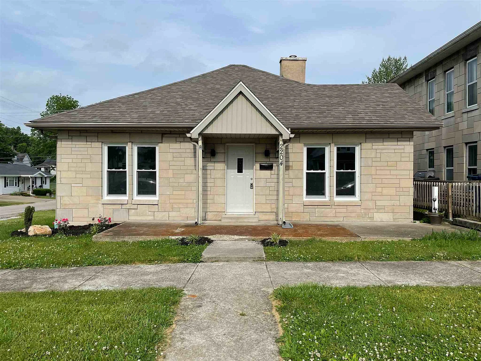 2204 I St photo 1