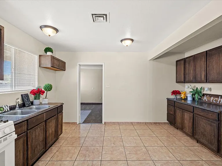 3421 E Twining Ave — Photo 7
