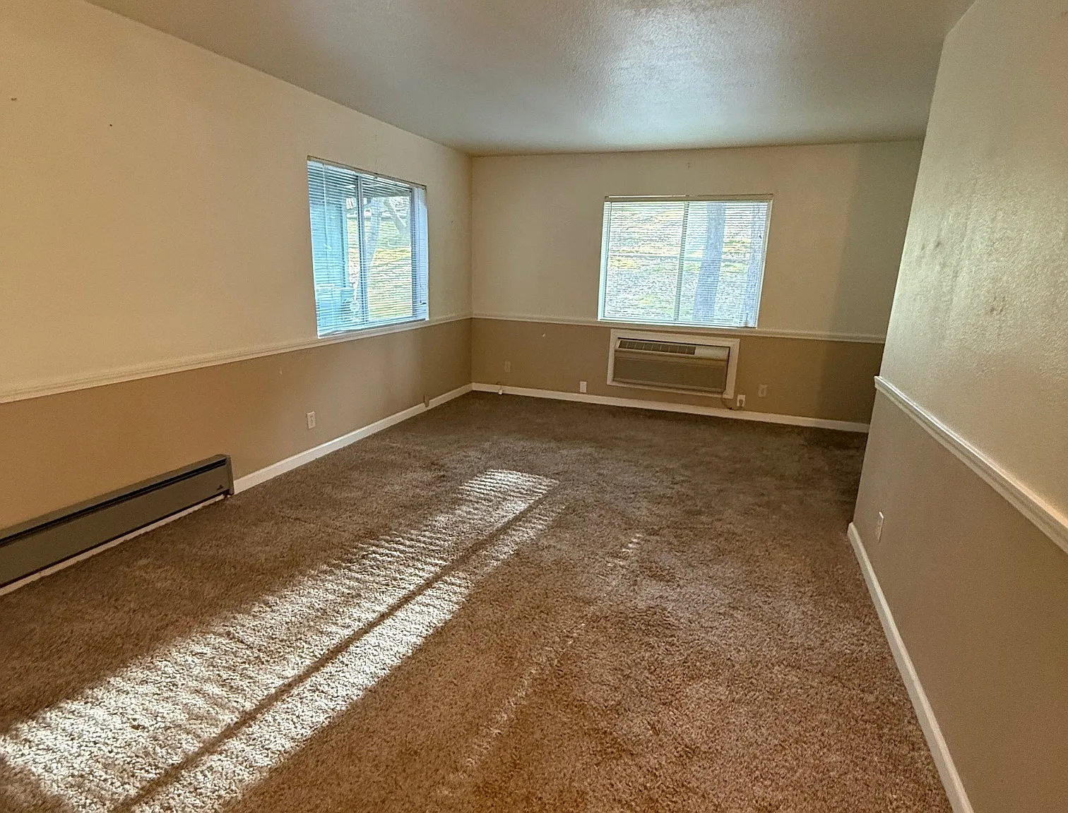 2 bed, 1.0 bath, $1,395 — Photo 2