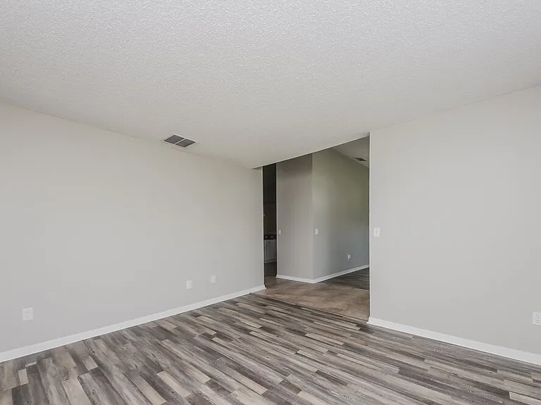 46 Dorset Dr — Photo 3