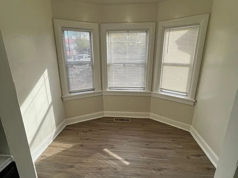 321 E. Taylor Street — Photo 7