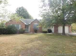 315 Beechwood Dr, Taylorville, IL 62568