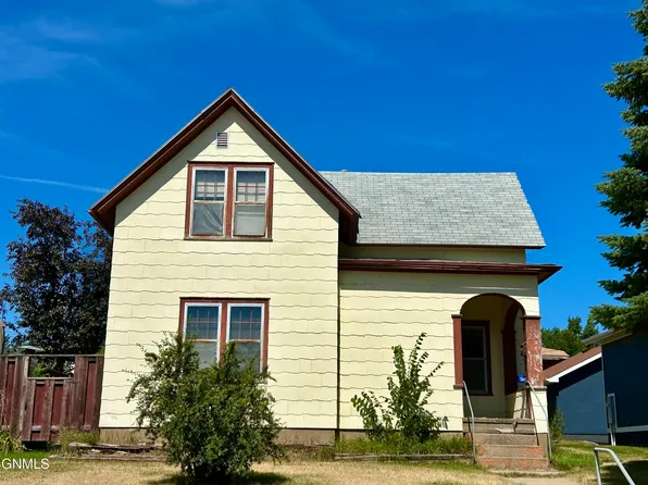 214 6th St NW, Valley City, ND 58072
