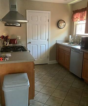 5th image of 3516 Taft Pkwy
