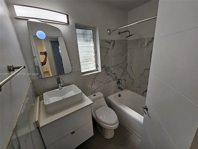 1723 Liberty St #7 — Photo 4
