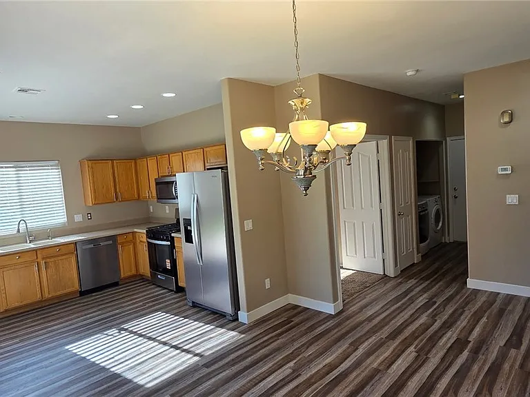 1132 Castle Point Ave — Photo 9