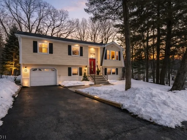 16 Arthur Rd, Hopatcong Boro, NJ 07874