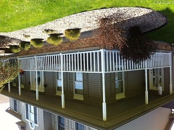 3rd image of 130 Topaz Cir