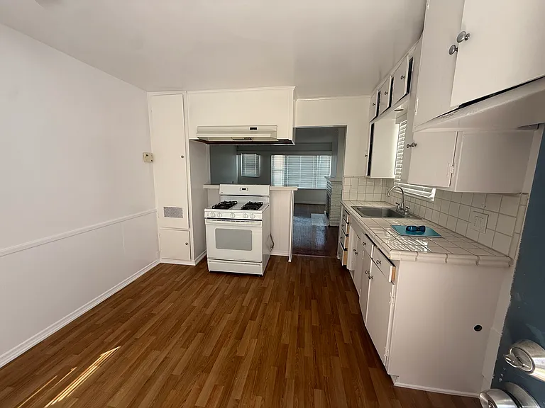 1028 Bayview Dr — Photo 12